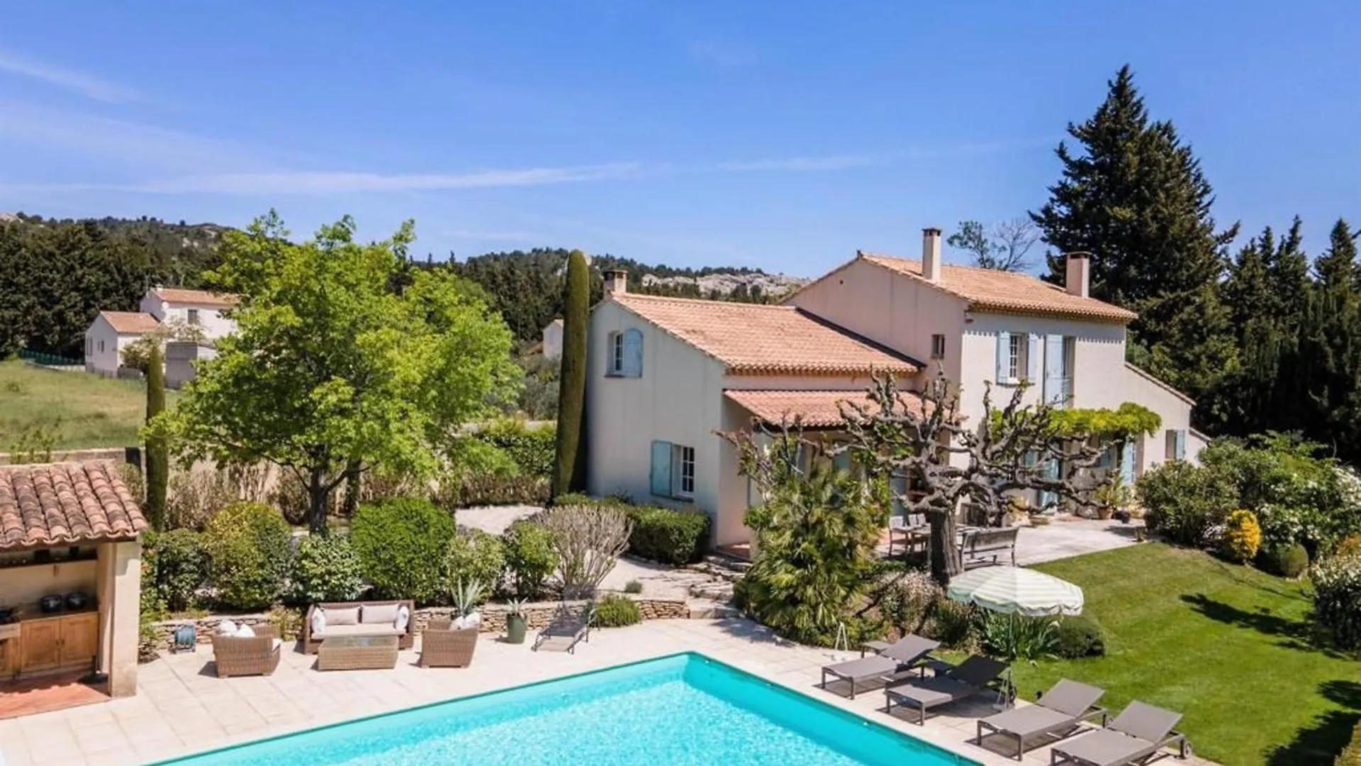 Charmant Mas A Paradou Avec Piscine, Terrasse Et Jardin, Pres Des Alpilles - Fr-1-599-35 0*,
