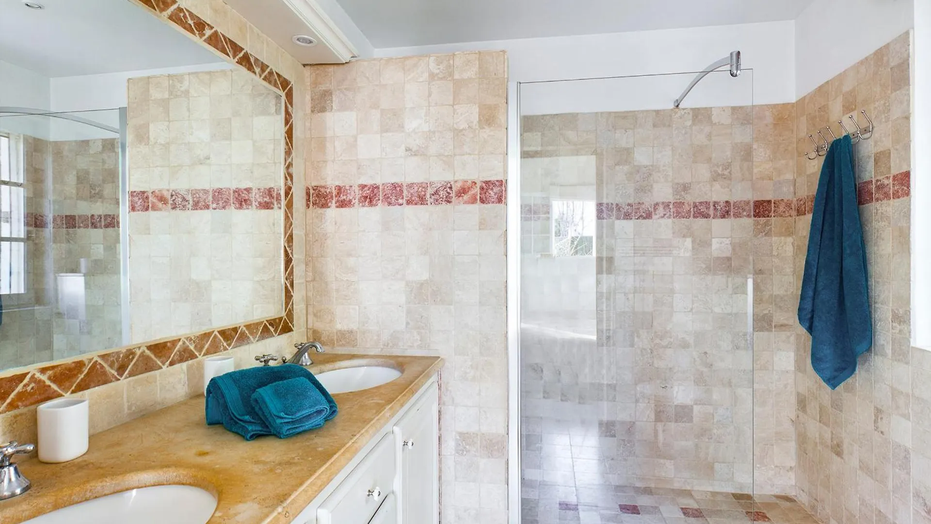 Charmant Mas A Paradou Avec Piscine, Terrasse Et Jardin, Pres Des Alpilles - Fr-1-599-35